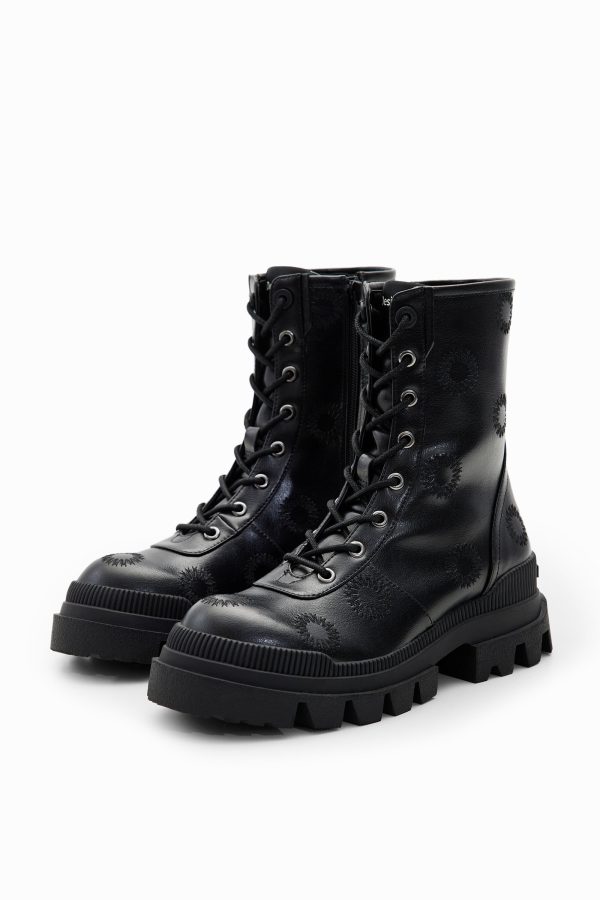 Tracklaarzen met borduursels - BLACK - 40