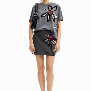 Versleten T-shirt met Arty bloem - BLACK - L