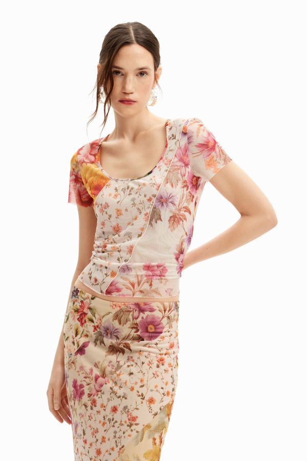 T-shirt met bloemen van tule. - MATERIAL FINISHES - L