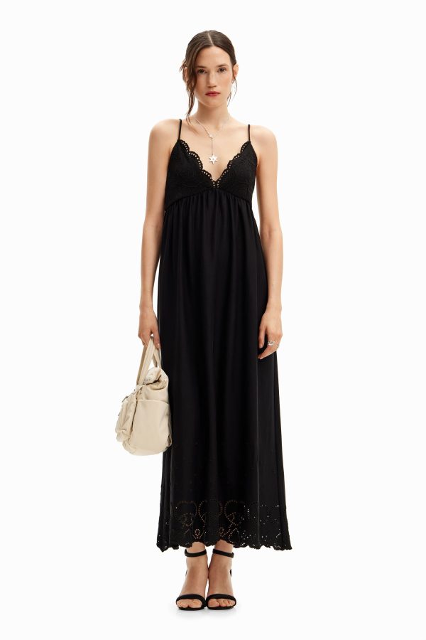 Lange jurk met dunne bandjes en kant. - BLACK - S